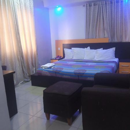 איקג'ה Alluring View Hotel - Toyin Sreet מראה חיצוני תמונה