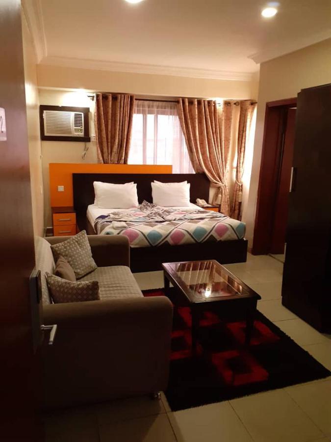 איקג'ה Alluring View Hotel - Toyin Sreet מראה חיצוני תמונה