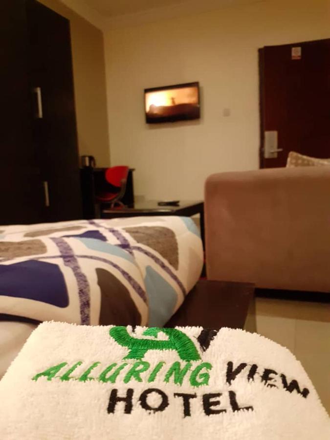 איקג'ה Alluring View Hotel - Toyin Sreet מראה חיצוני תמונה