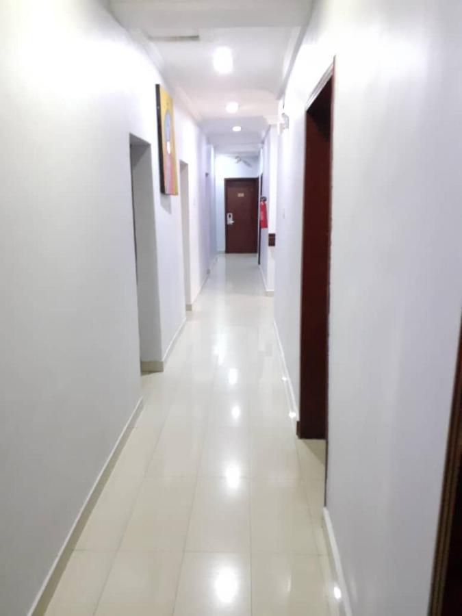 איקג'ה Alluring View Hotel - Toyin Sreet מראה חיצוני תמונה