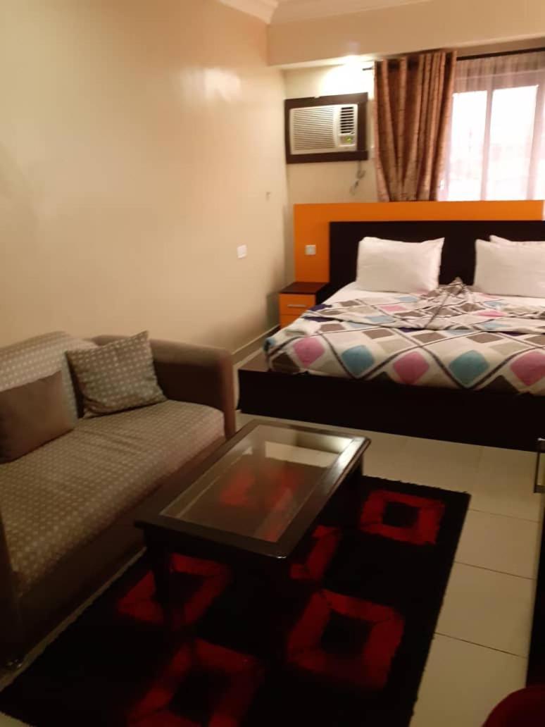 איקג'ה Alluring View Hotel - Toyin Sreet חדר תמונה